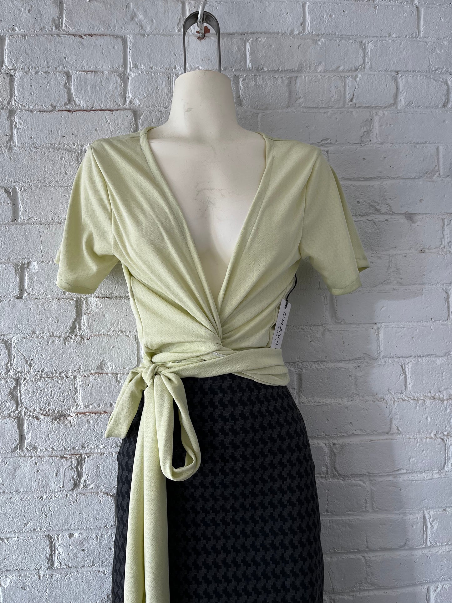 OFF THE RACK : Wrap Tops
