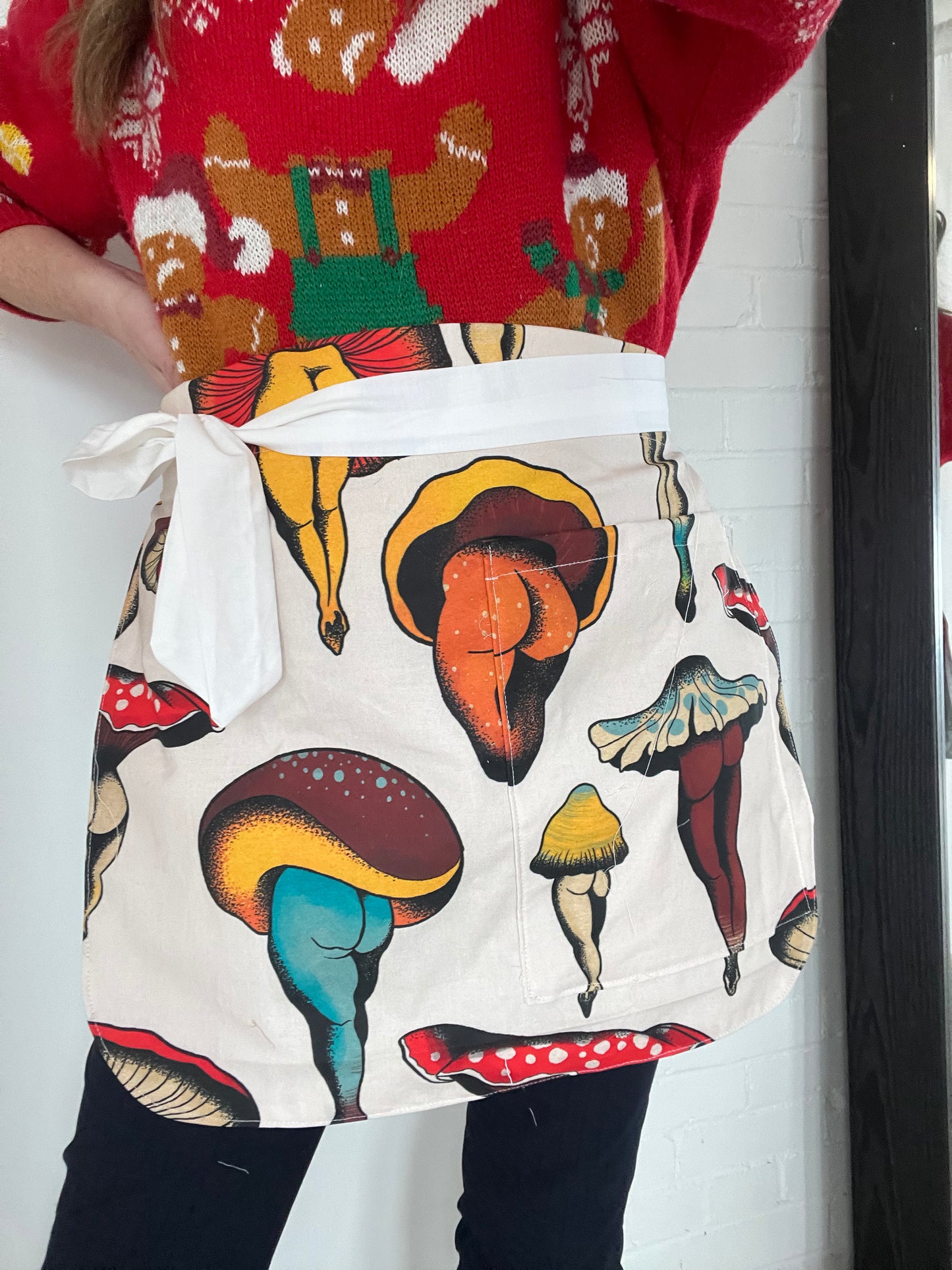 Tushroom Cafe Apron with pocket